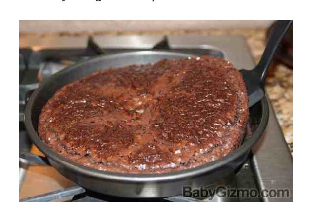 Amazing Chocolate Brownie Cake (: