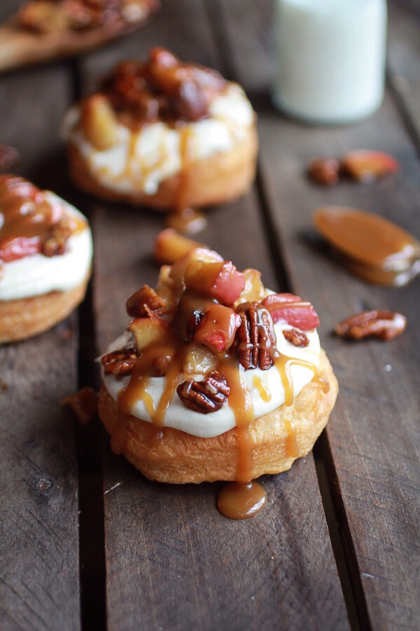 Apple pecan pie rolls 