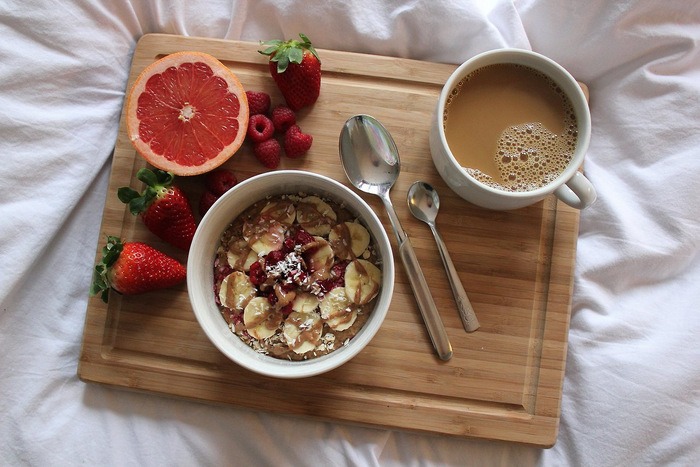 BREAKFAST
Why not make the most important meal of the day a yummy one!
• Fruit (we used grapefruit, strawberries & raspberries)
• Muesli with chopped banana, honey and an optional fruit purée
• And of course, why not a cuppa? Chai or English breakfast in the morning = HEAVEN