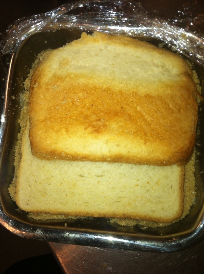 YOU CAN KEEP BROWN SUGAR SOFT WITH BREAD SLICES!! 