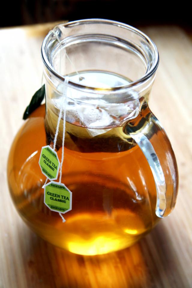 19. Green tea
Sipping green tea throughout the day is a great way to boost your metabolism and suppress your appetite while also hydrating you to keep your body in tip-top shape.