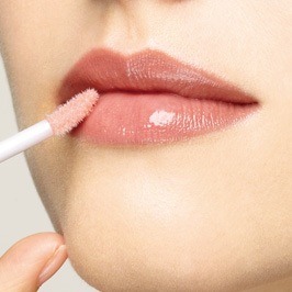 Round Face: Put on a ruby red lipstick or shiny dark pink lip gloss. This will make your face appear more bold, and not too rounded.
