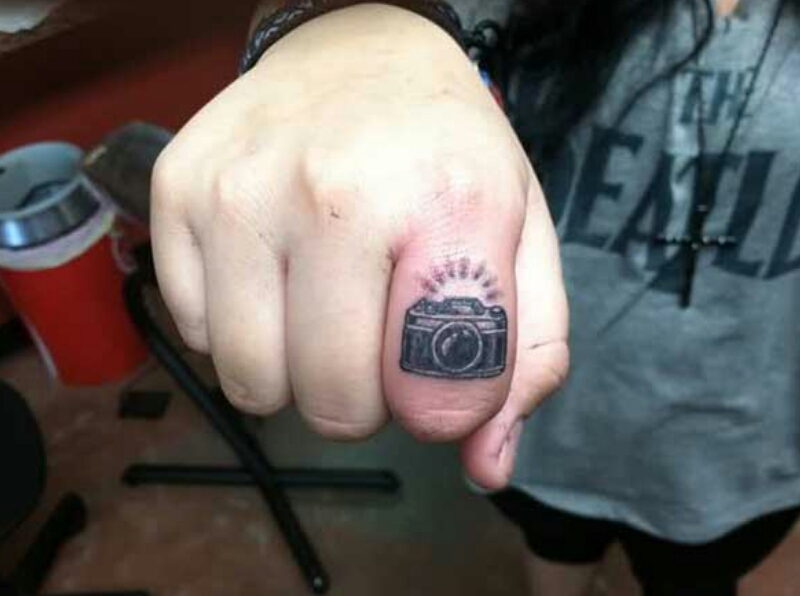   Beautiful Dainty Finger Tattoos For Women!