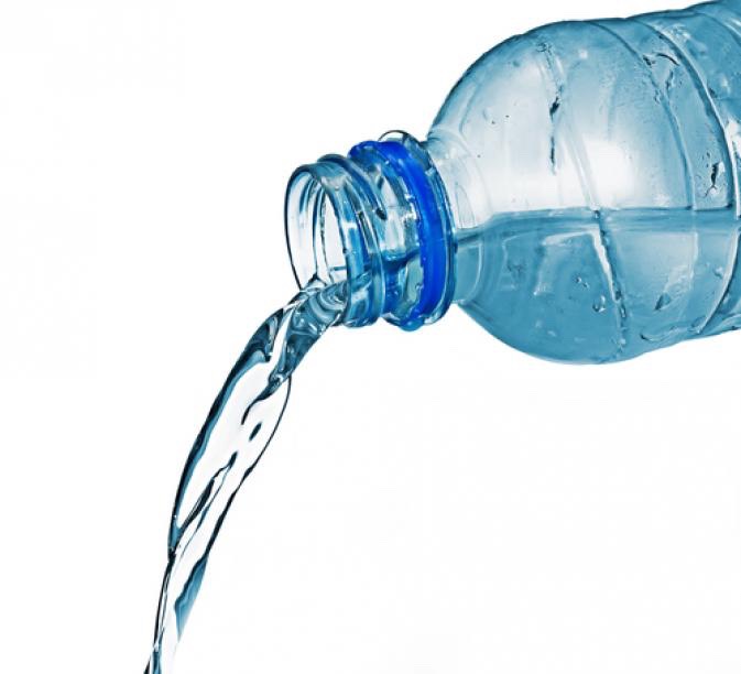Hack #1: Water Water Water!
When your felling hungry drink some water ! Sometimes we mistake hunger with thirst. Also, drinking water before meals can limit the amount of food you eat so you won't overeat.
