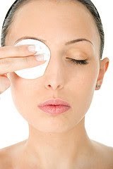 Eye makeup remover
Rub a small amount of coconut oil on eyelashes or waterproof makeup and rinse off.
