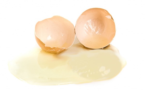Egg whites
are an easy and affordable way to help reduce acne and fade scars left by unfortunate blemishes. The reason people have found egg whites to be helpful for their skin is because they’re chock full of proteins and vitamins that both combat acne, and help to rebuild your skin cells.