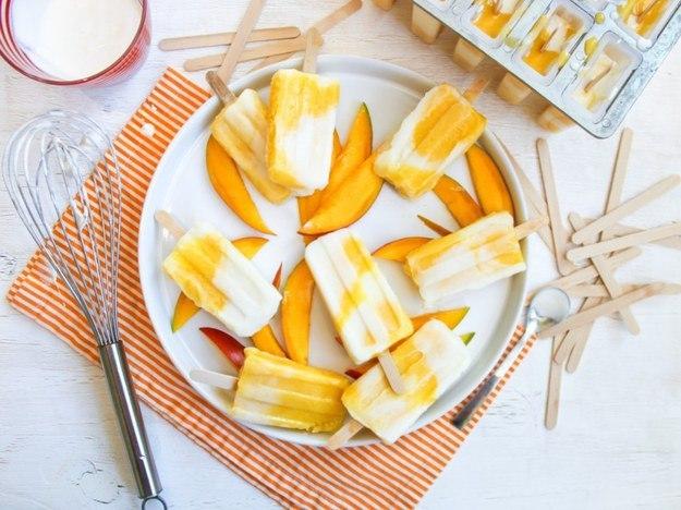 3. Apricot yogurt popsicles:
Remove the pits from six apricots and cut the fruit into pieces.
Puree the chopped apricot with 17 ounces of plain yoghurt and a generous drizzle of maple syrup.
Pour into your molds and freeze for a few hours.
This mixture should make 10-15 popsicles.