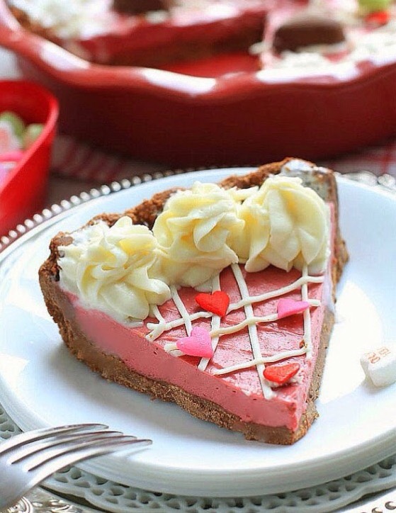 No bake red velvet cheesecake pie 