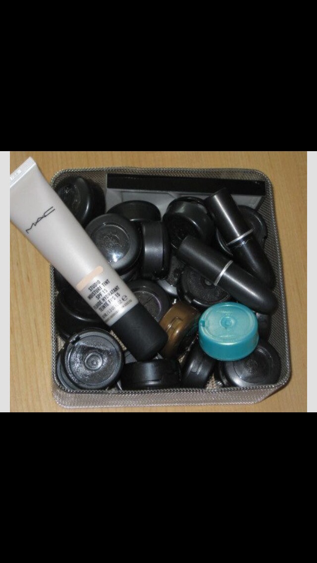 Just take 6 empty mac containers to mac for a free lipstick, lipgloss or eyeshadow of ur choice 