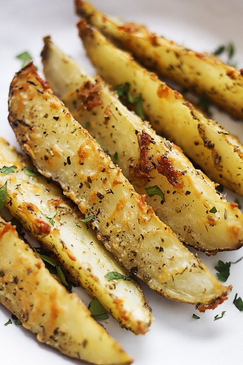 🍠Baked Garlic Parmesan Potato Wedges | Creme de la Crumb🍟