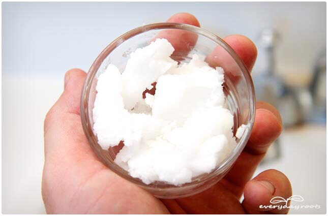 3 Natural Ways to Whiten Teeth at Home

