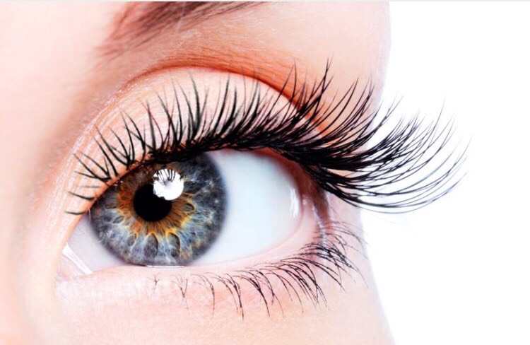 No clear mascara? No problem!  Just use a mascara wand to apply Vaseline to your eyelashes and it will work just the same as clear mascara to plump up your lashes.