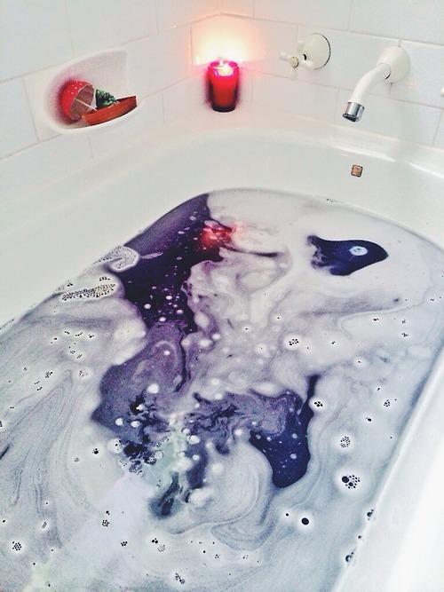 LUSH Bath Bombs recipes:

http://www.mariasself.com/2012/02/diy-saint-valentines-craft-homemade.html