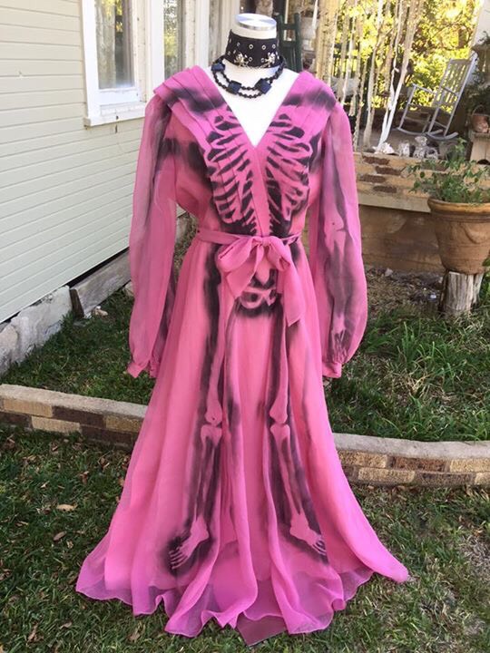 Trace the stencil and paint/spray over the dress.. 
Such an easy yet amazing look!!