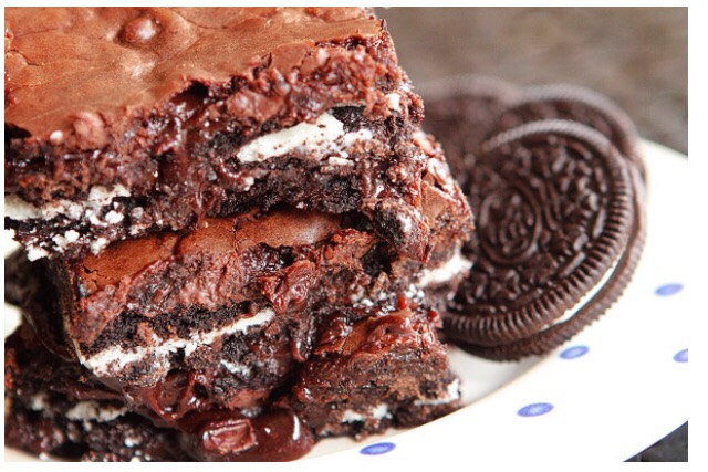 Cookies N' Cream Oreo Fudge Brownies! 😯