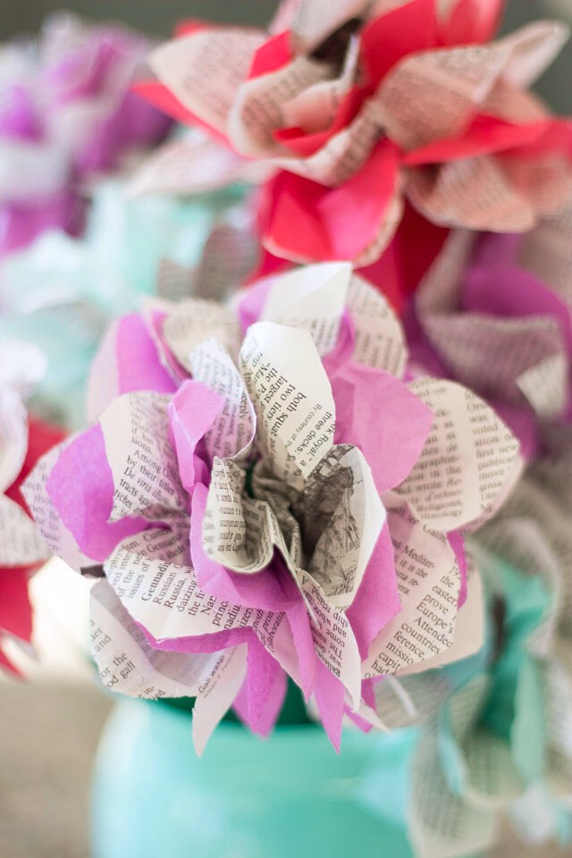 http://m.designimprovised.com/38l4k7v/articles/83395/Thrifty-DIY-Encyclopedia-Flowers