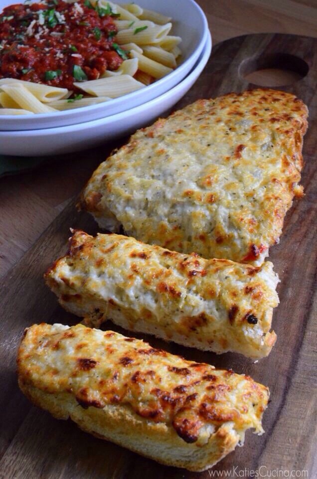 Cheesy Artichoke Bread 😍🍞
http://www.katiescucina.com/2014/06/cheesy-artichoke-bread/