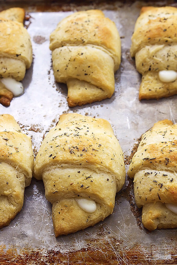 CHEESY GARLIC BUTTER CRESCENT.