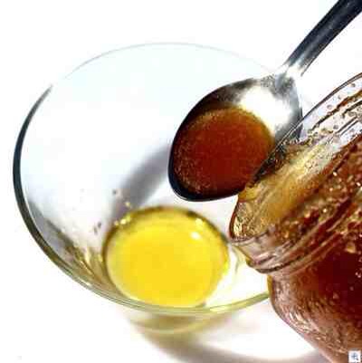 Step 2
Next, add one-half teaspoon of honey.