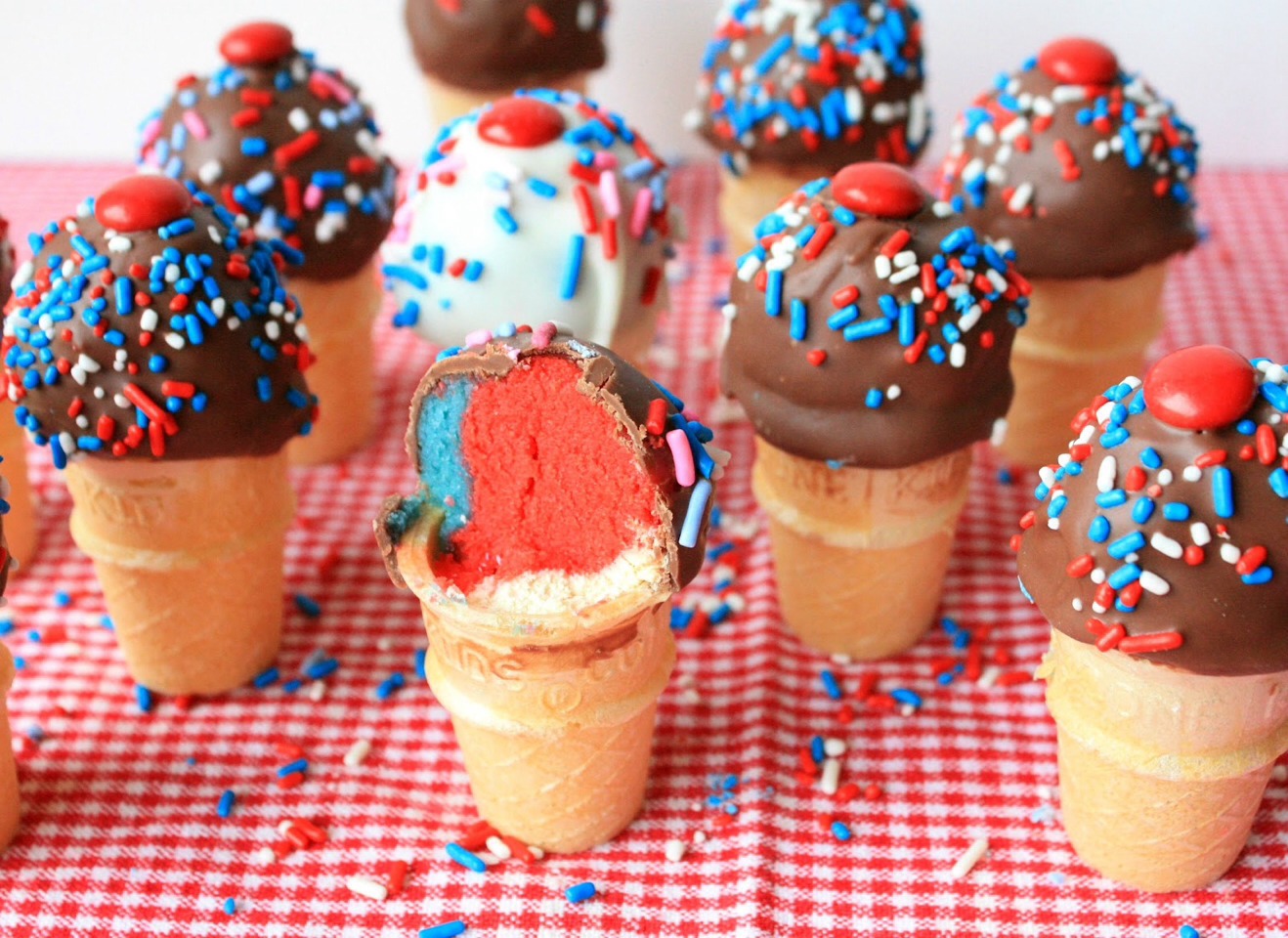 Ice cream looking cake pops.😊
