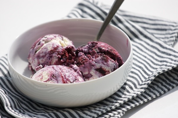 Blueberry vanilla cheesecake ice cream
