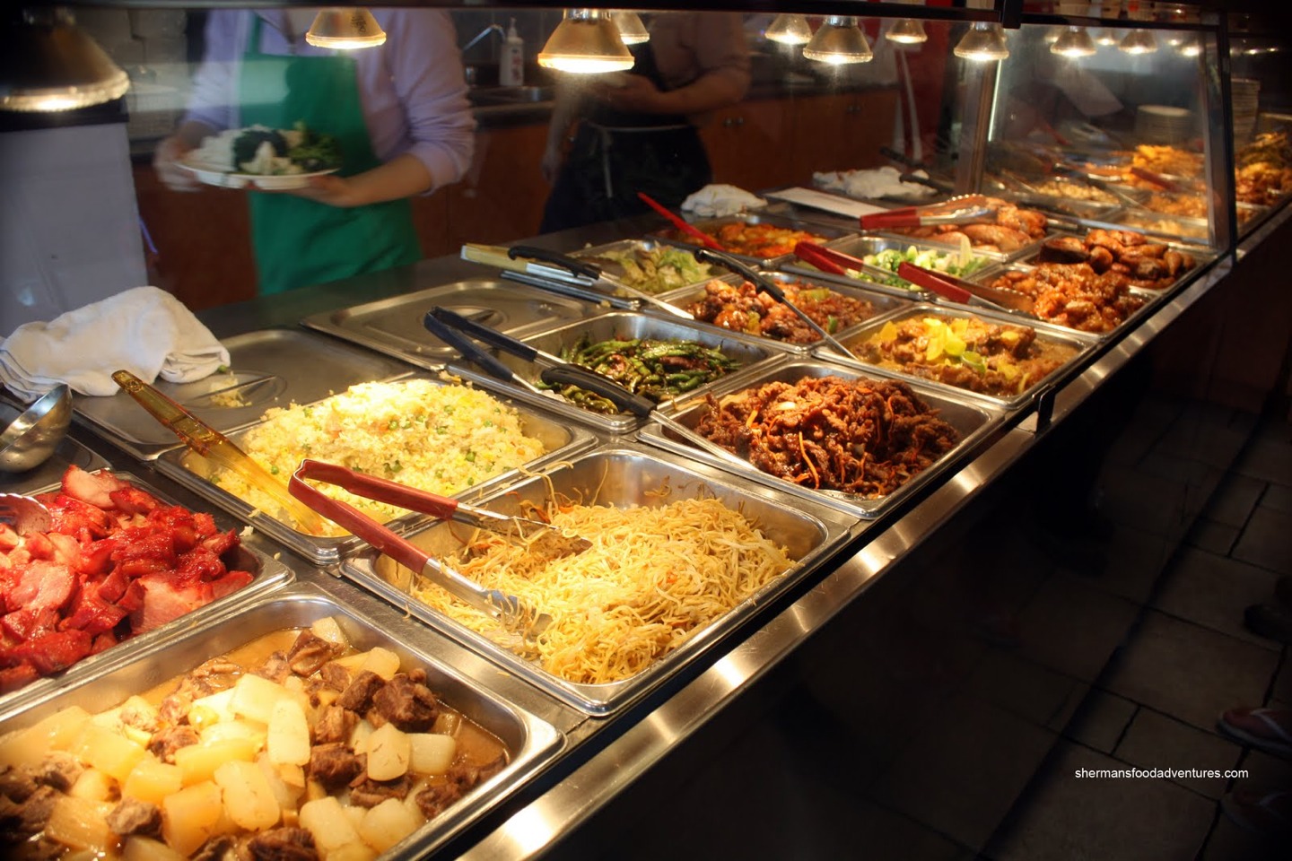 🍛• having chinese? remove the metal handle and open up the container into a plate -