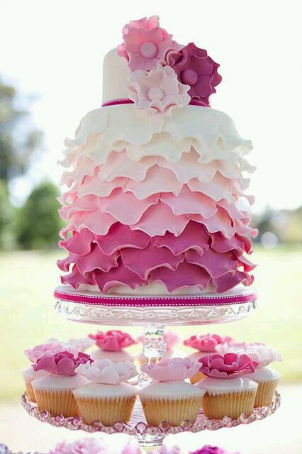 Beautiful wedding cakes.