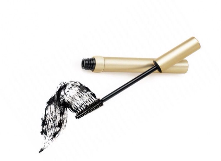 WHEN TO SAVE AND WHEN TO SPLURGE ON 12 BEAUTY ESSENTIALS