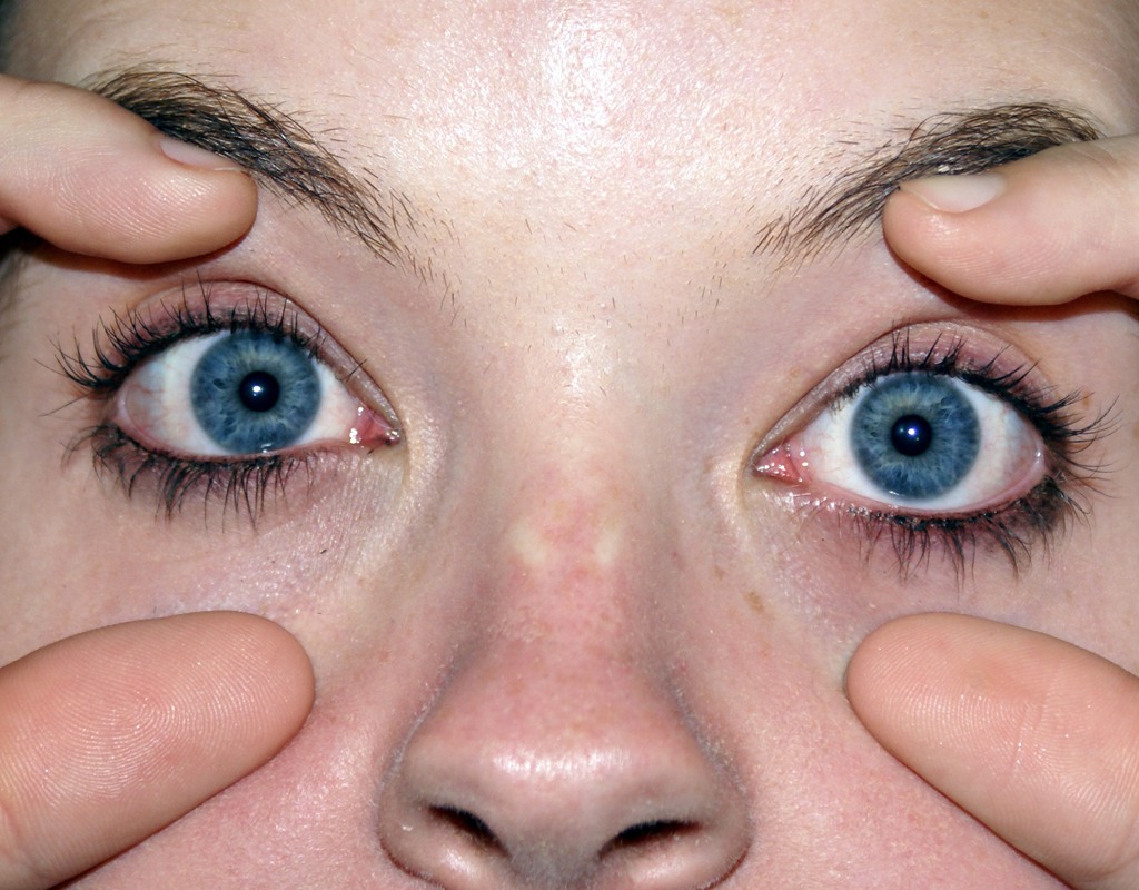 Apply Vaseline to the tips of you eyelashes to make them grow longer and thicker over time!