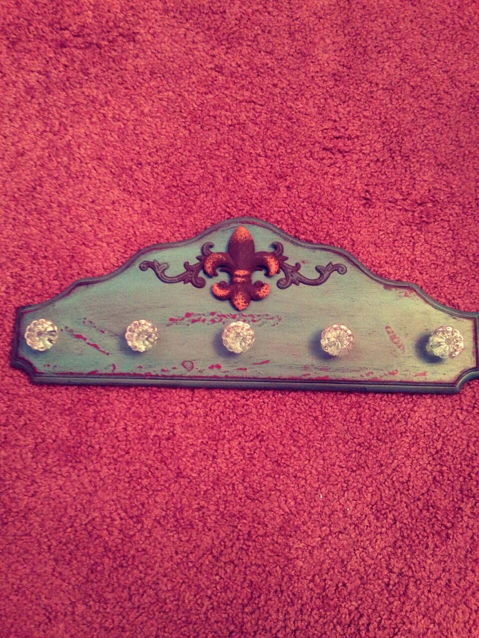 I have this scarf hanger and it keeps all my scarfs in one place. 👏👏👏. Yay