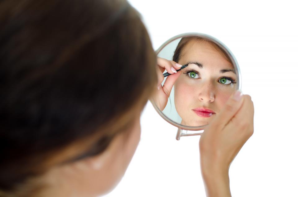 Tweezing Tips
Before you tweeze, make sure you soften your skin by dabbing a cotton ball soaked in warm water or cream. When you start tweezing, do so in the direction of your hair's growth. 