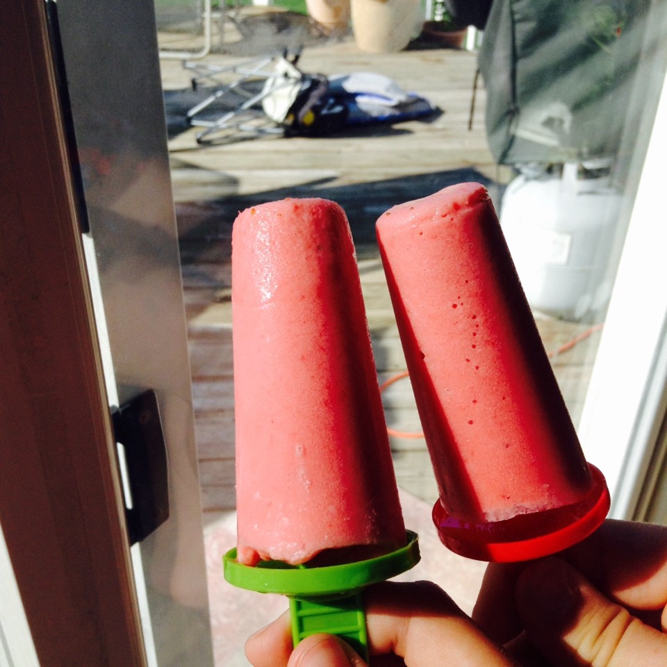 Delicious Strawberry Pineapple Smoothie Popsicles
