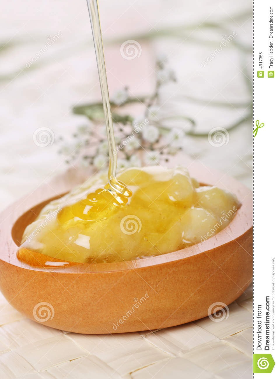 DIY Honey & Banana Moisturizing Face Mask