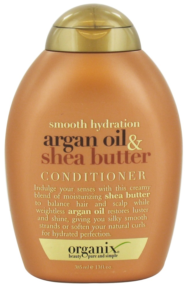 Next,a pea-sized amount of conditioner containing kertain. Just like your hair, kertain nourishes your nails in order to grow nicely. (I chose this one here^^ because i like the way it works for both my hair and nails. And it smells really nice) it would kill the bad smells a little.