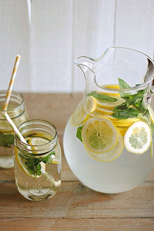 Lemon Cucumber Mint 

4 cups of water
3/4 of a cucumber (sliced)
1 lemon (sliced)
1 handful of mint leaves
Ice cubes