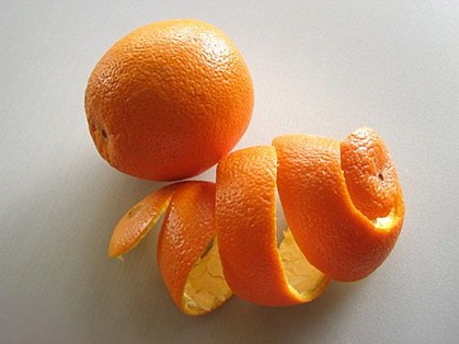 Orange peel powder is used in several skin care recipes to control acne, cleanse and open up clogged pores, treat blackheads, reduce oiliness, and add a glow to the skin. You’ll get added benefits from the yogurt and honey used to make this homemade face mask.