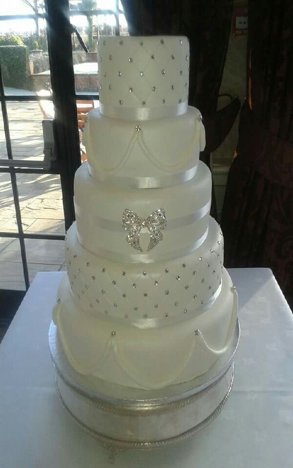Beautiful wedding cakes.