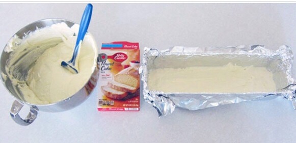 Fill the pan with plain batter, DO NOT POUR ALL OF IT IN AT ONCE!