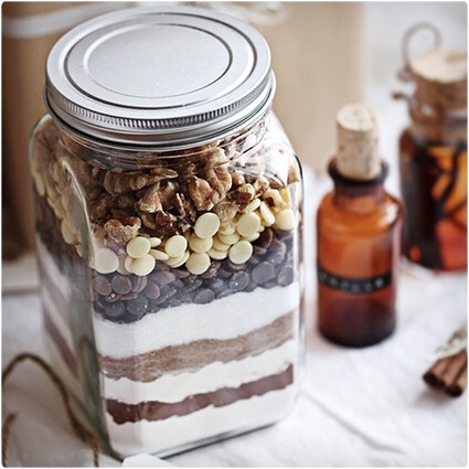 Brownies or Cake in a Jar 🎂🍫
This one is great for a family with kids, for they can make the cake before eating it! It can make memories and you spend time with the ones you love ❣