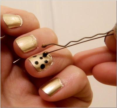 2. Make easy polka dots with the tip of a bobby pin.
