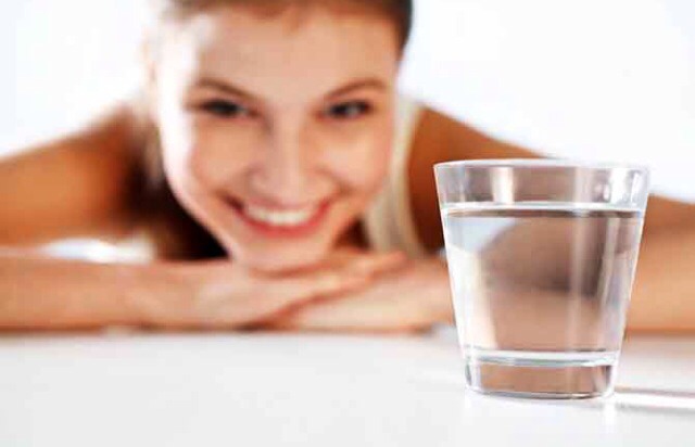 DRINK MORE WATER 
Good old H2O helps flush out toxins and extra salt (which can be responsible for that puffy feeling) from your system, so remind yourself to drink more water throughout the day. Keeping a water bottle with you at all times is a great way to ensure you're always filling up.