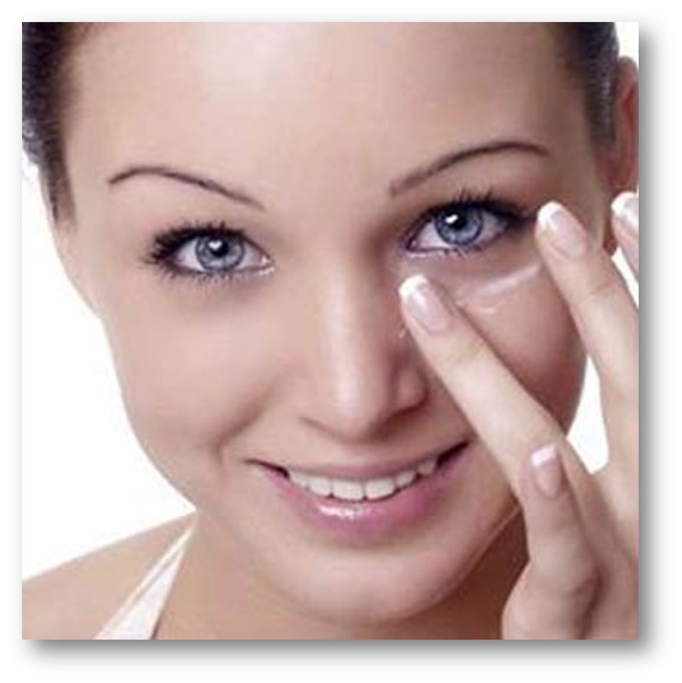 Under eyes: eye cream, coconut oil, olive oil, green tea or Vaseline. Whatever your preferred trick do it before bed so you wake up looking bright-eyed. For added efficiency, put your product in the fridge first.