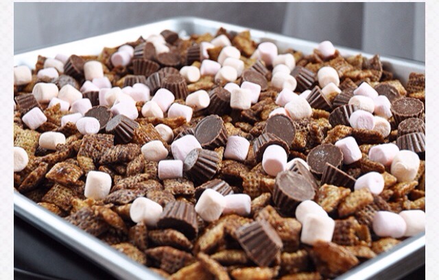 🍫Better Than Sex Chex Mix!🍫