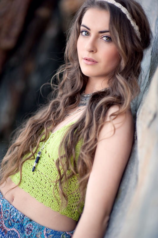 
Lyric

These natural waves are matte and really textured-looking, giving the look both a beachy and boho finish.