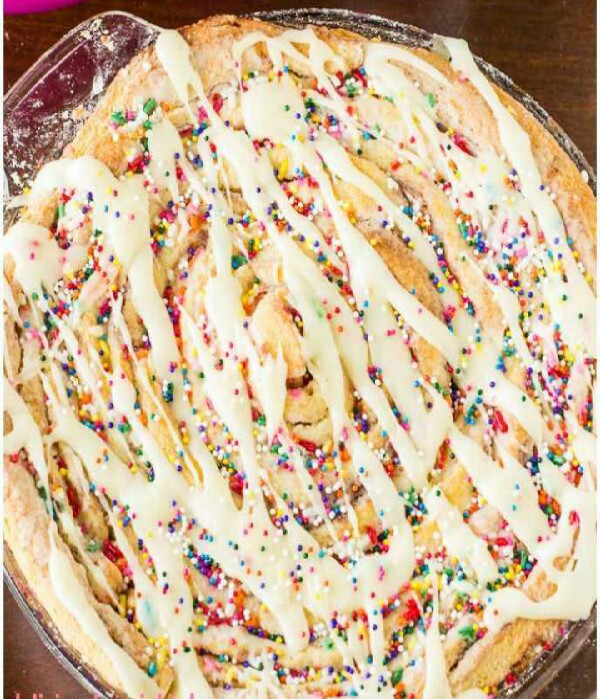 Cinnamon Roll Funfetti Cake! !!