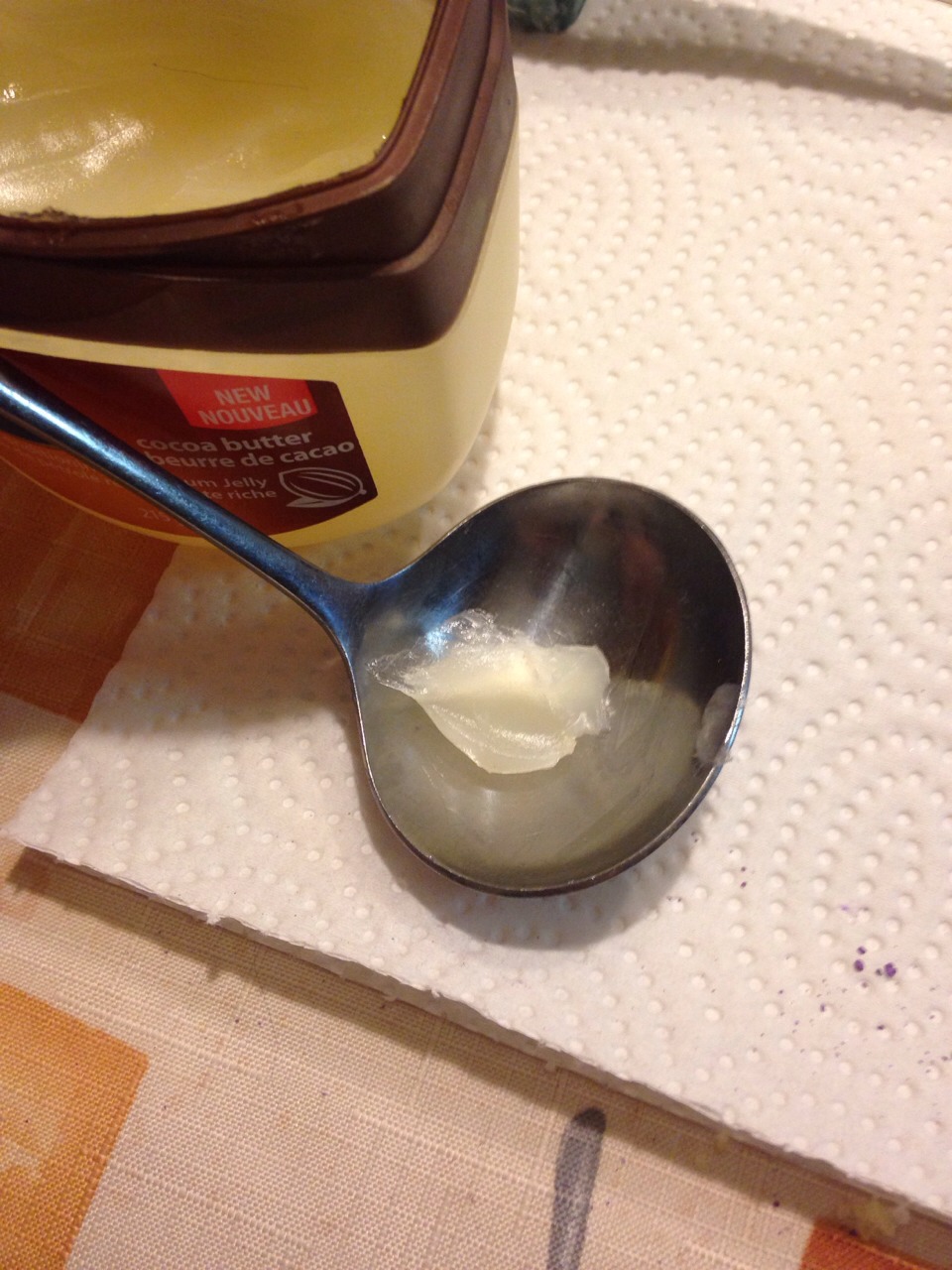 In a different spoon add some Vaseline 