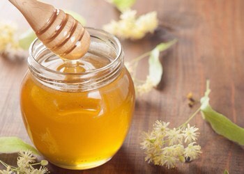 Honey is a natural humectant that:
(1) Keeps moisture locked inside.
(2) Supports the skin’s ability to rejuvenate
(3) Helps promote healing


