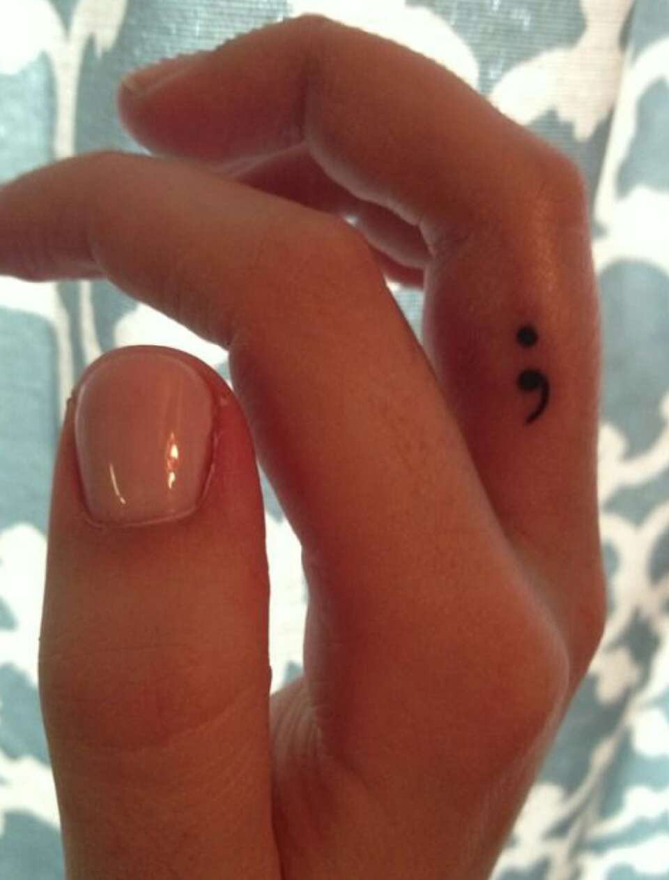   Beautiful Dainty Finger Tattoos For Women!