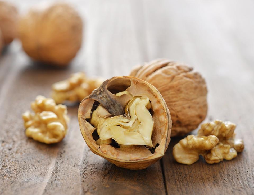 Healthy Habit #3: Eat More Walnuts Polyunsaturated fats on the other hand, activate genes that reduce fat storage and improve insulin metabolism. At about 13 grams per 1 ounce serving, walnuts are one of the best dietary sources. Sprinkle a handful on ur morning oats/salad for belly-busting benefits