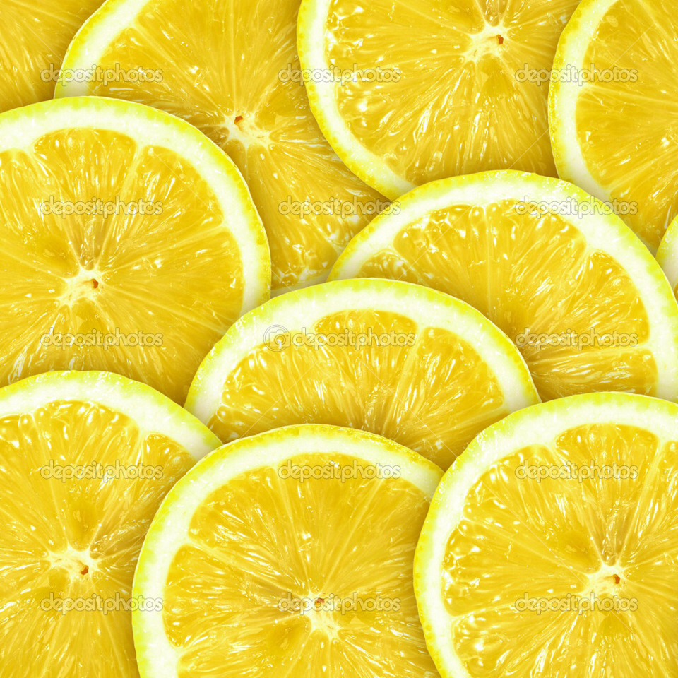 - Top with club soda (if desired). 
- Garnish with lemon slices and serve.